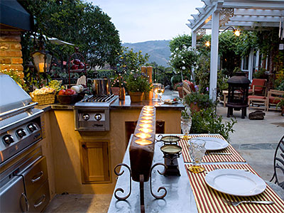 Outdoor Kitchen & Fireplace